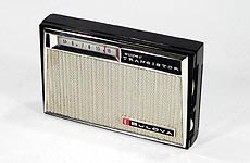 BULOVA MODEL 890 AM RADIO