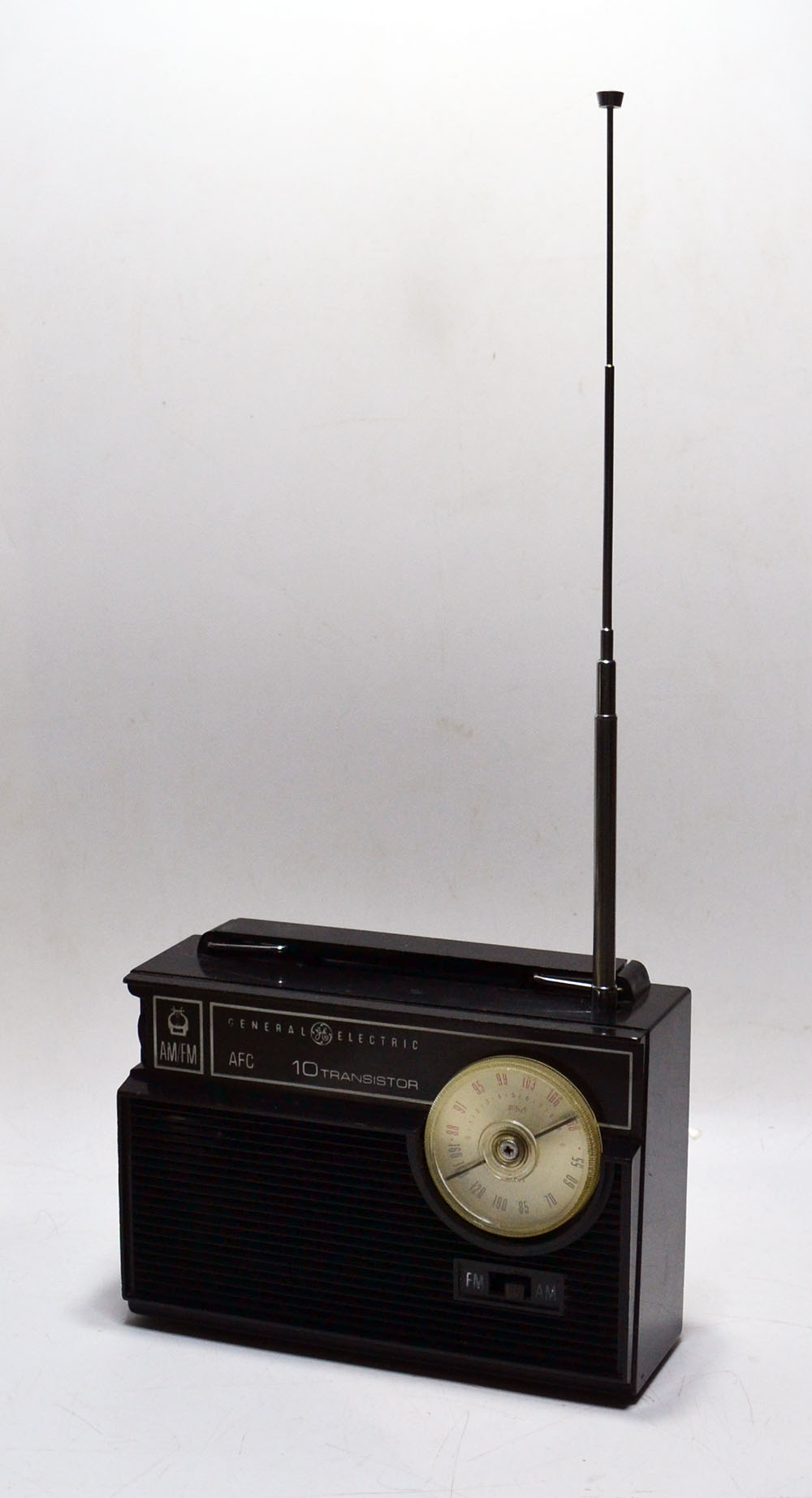 GENERAL ELECTRIC P1819 AM/FM 2BAND RADIO