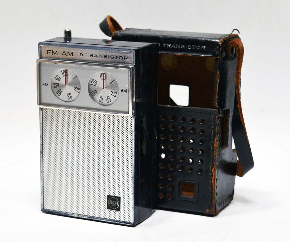 RCA MODEL RGM 19E FM/AM 2BAND RADIO