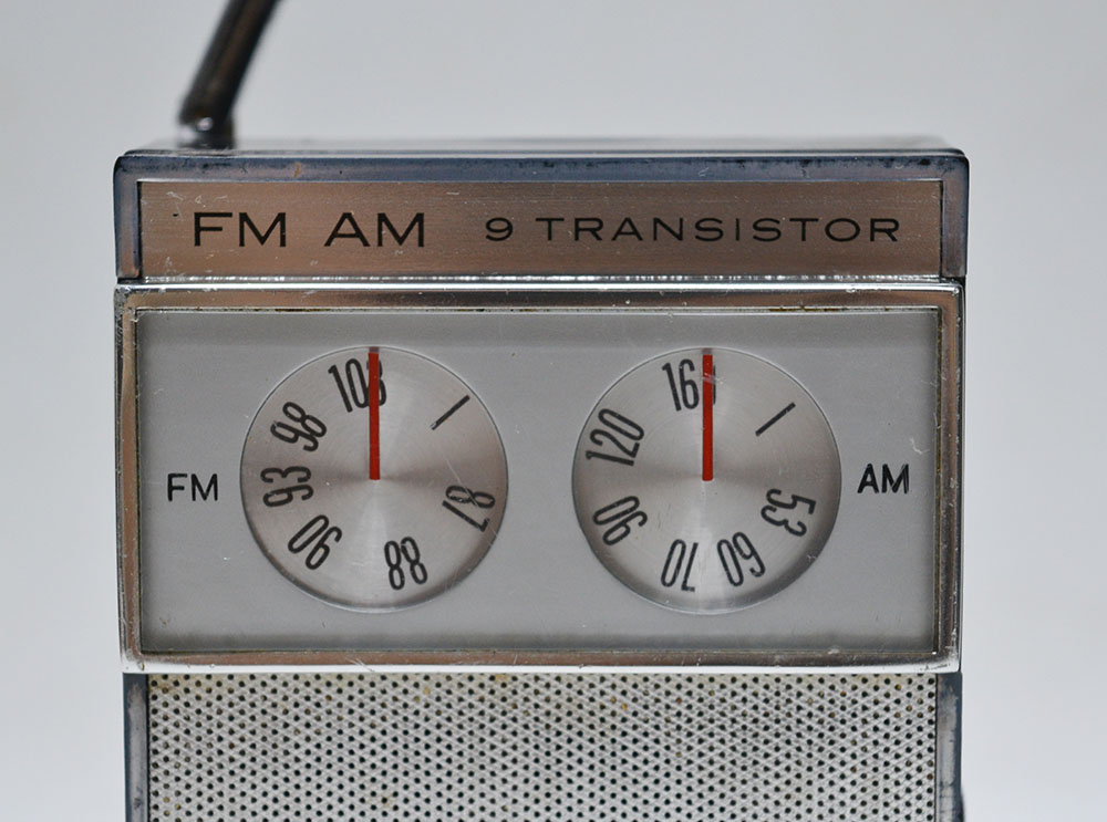 RCA MODEL RGM 19E FM/AM 2BAND RADIO